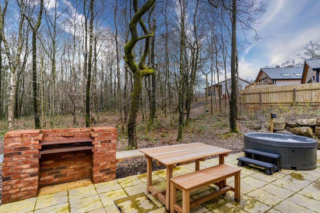 Padley; Woodland Lodge With Hot Tub For 2-4 In The Staffordshire Moorlands Oakamoor Exterior foto